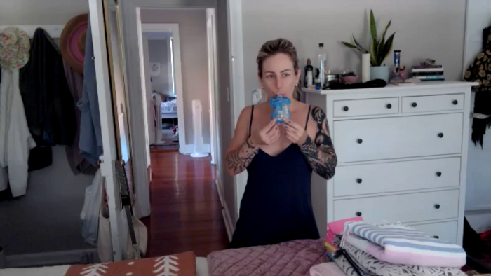 Lena_bee