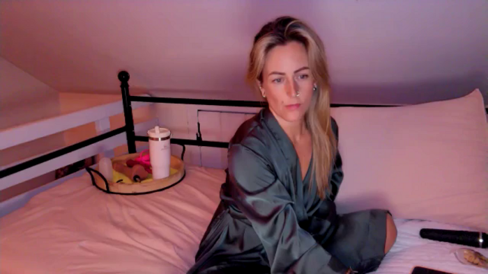 Lena_bee