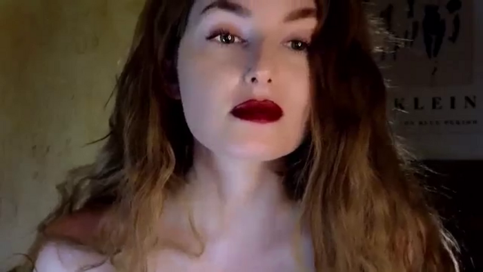 Red_Lips_Girl