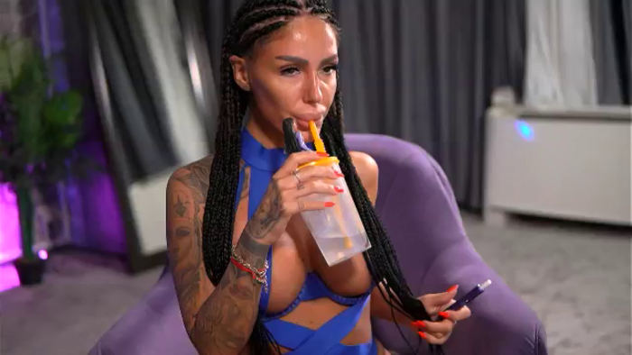 RaquelleVon