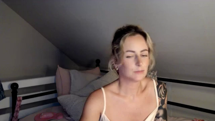 Lena_bee
