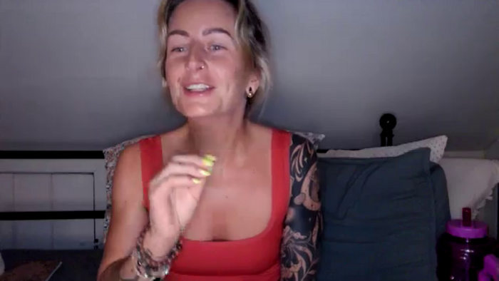 Lena_bee