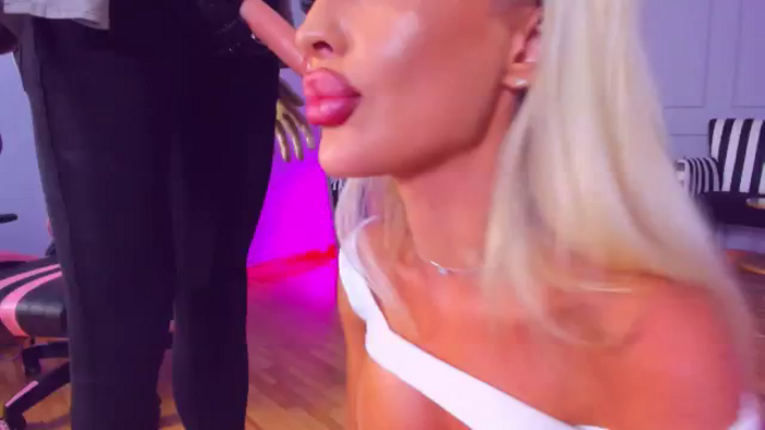 AwwwElla
