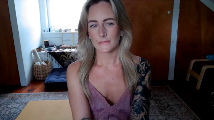 Lena_bee
