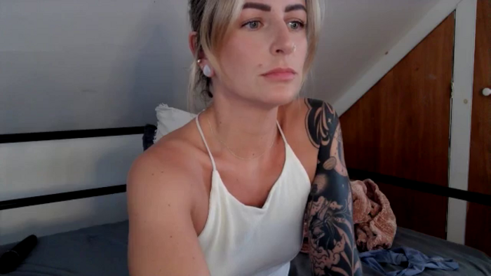 Lena_bee