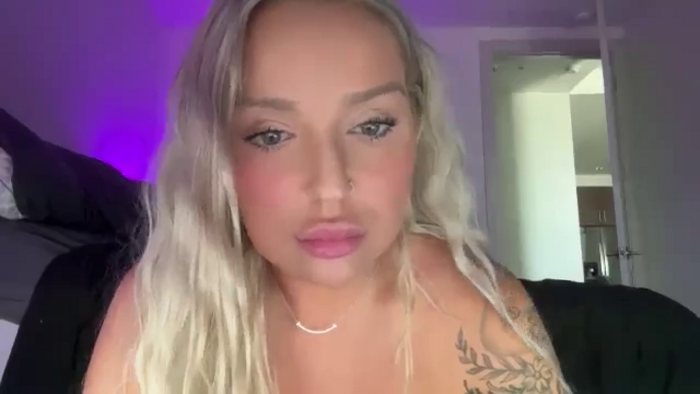 KissMyTitsPls