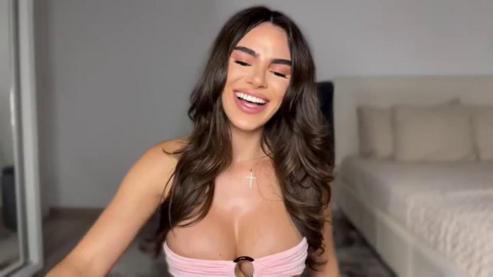BustyMiaaa