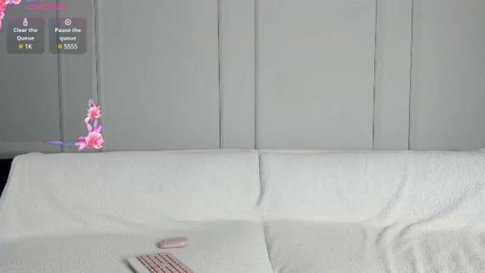 ShyEyesBlondy