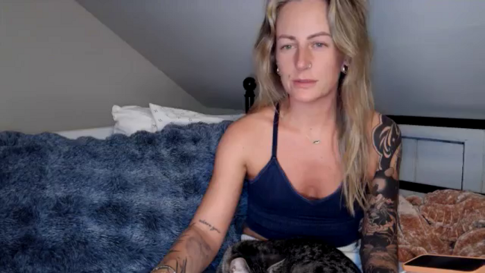Lena_bee