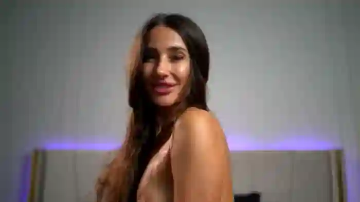 2024/10/16/mfc-myriamfox-18-05-07
