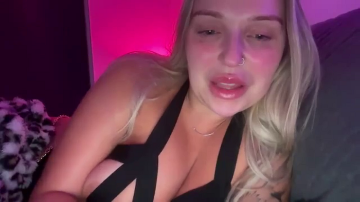 KissMyTitsPls