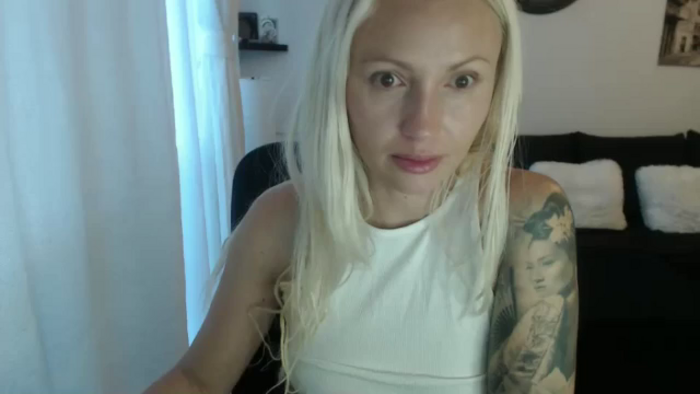 S3xyBlond3e