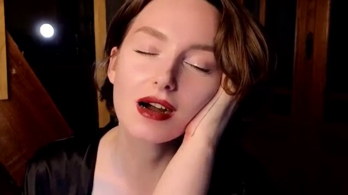 Red_Lips_Girl
