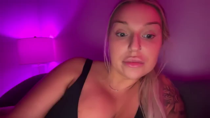 KissMyTitsPls