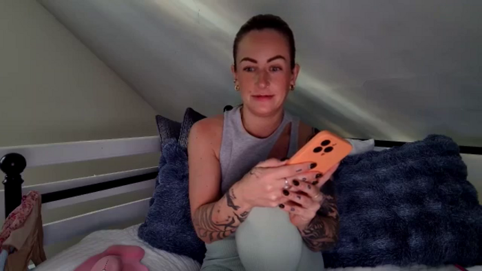 Lena_bee