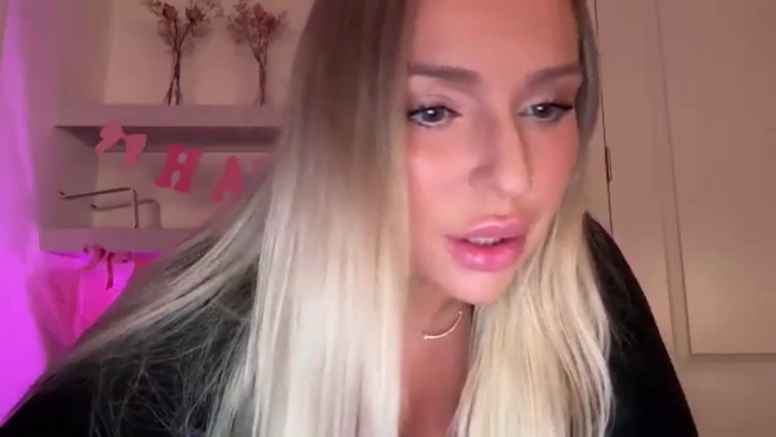 KissMyTitsPls