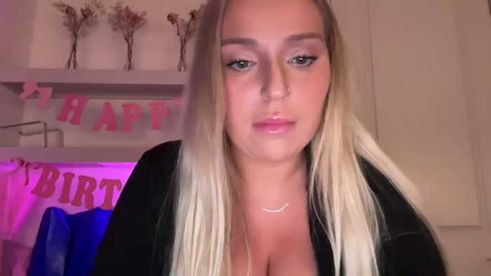 KissMyTitsPls