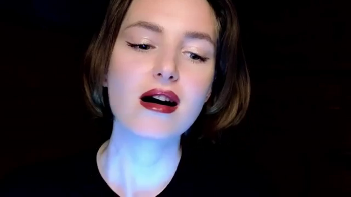 Red_Lips_Girl