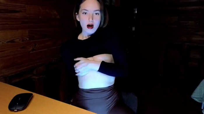 Red_Lips_Girl