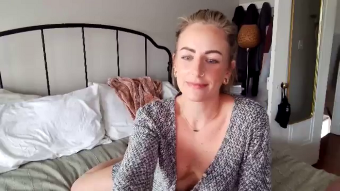 Lena_bee