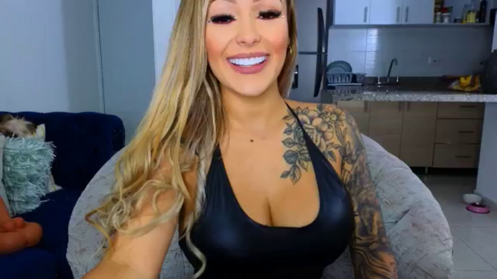 Mia_hott_