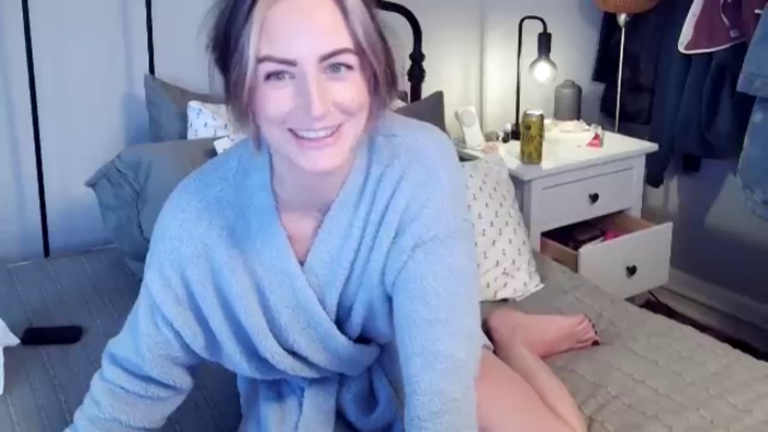 Lena_bee