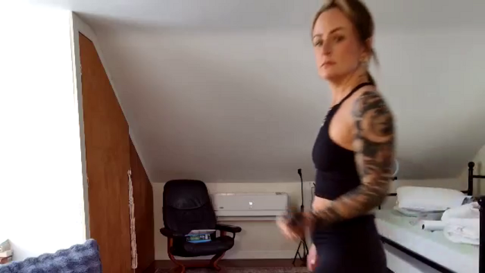 Lena_bee