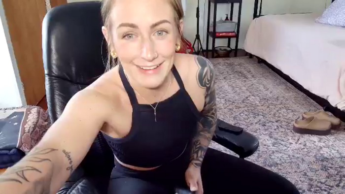 Lena_bee