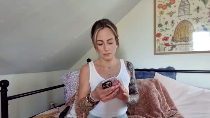 Lena_bee