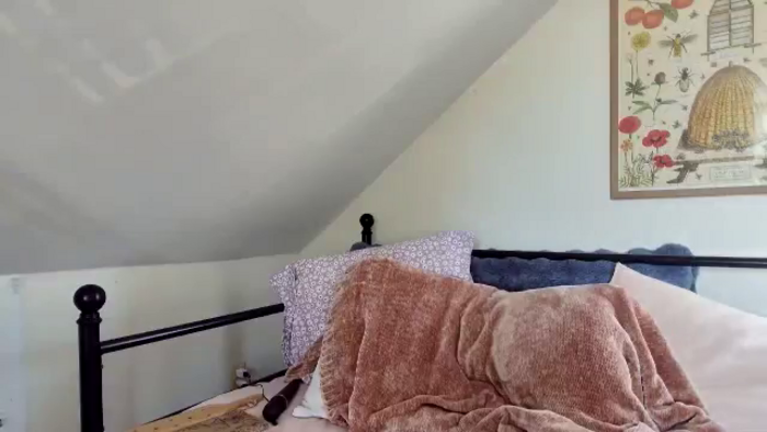 Lena_bee