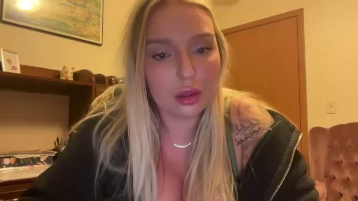 KissMyTitsPls