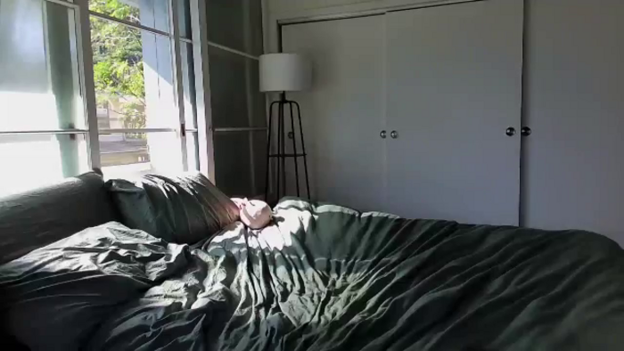 Ava____