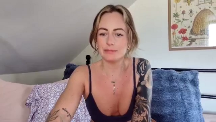 Lena_bee