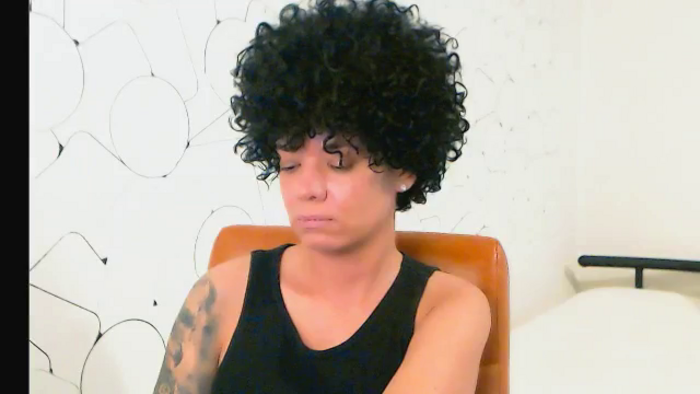 CurlyAnne_