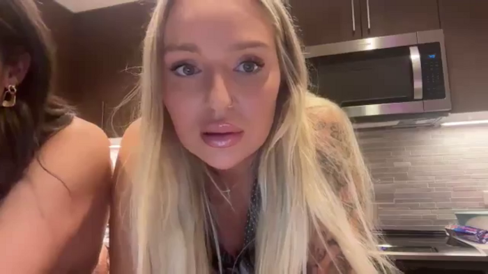 KissMyTitsPls