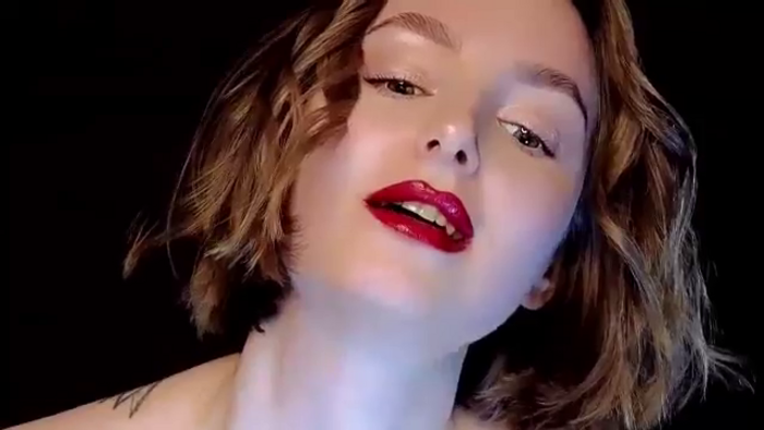 Red_Lips_Girl