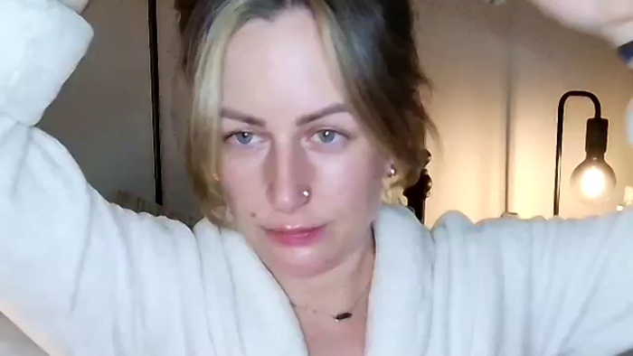Lena_bee