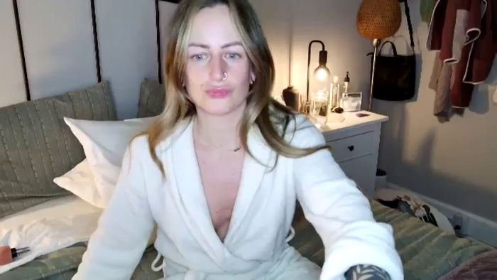 Lena_bee