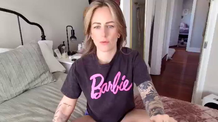 Lena_bee