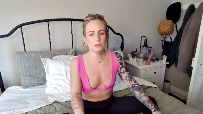 Lena_bee