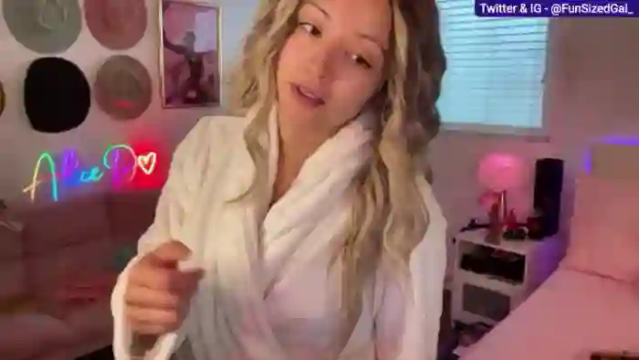 2025/03/03/mfc-funsizedgal-00-03-12