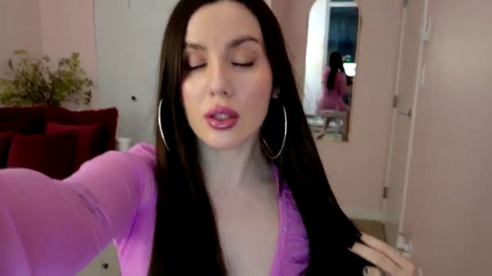 BellaBaxter