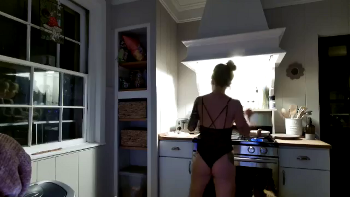 Lena_bee
