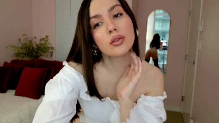 BellaBaxter