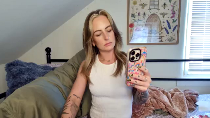 Lena_bee