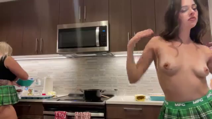 KissMyTitsPls