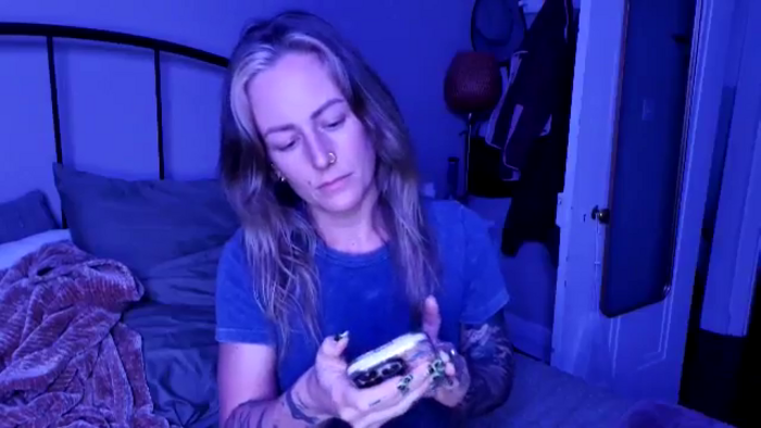 Lena_bee
