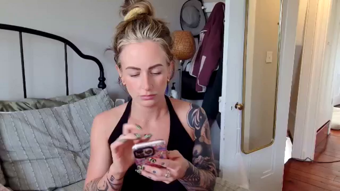 Lena_bee