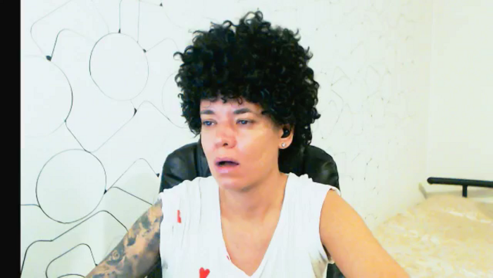 CurlyAnne_