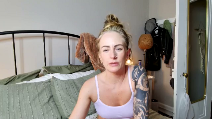 Lena_bee